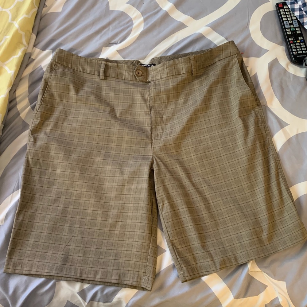 Under Armor Waist 40 Plaid Tan Shorts